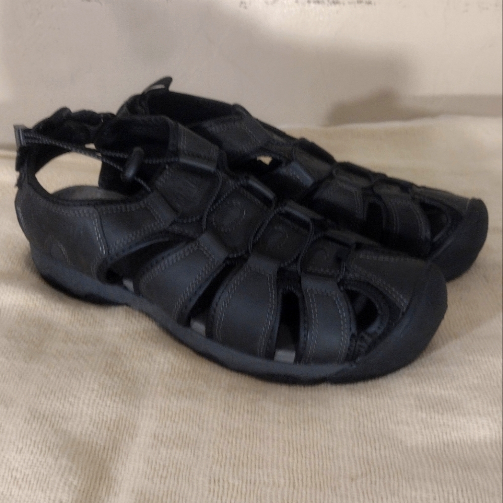 NWOT Khombu Harry Sandal Men's 10 leather and man made upper Hiking